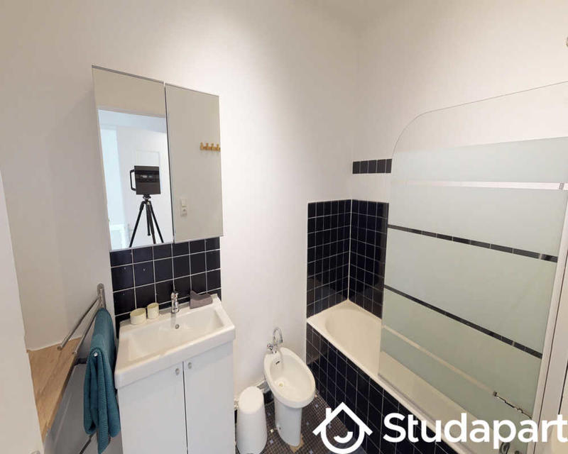 Chambre - 70 m² - 1 pièce