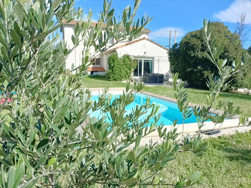 Propriété - 98 m² - 6 pièces