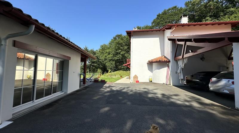 Maison - 265 m² - 7 pièces