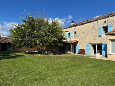 Maison en pierre - 210 m² - 11 pièces