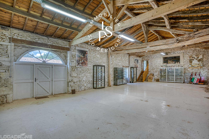 Château - 685 m² - 21 pièces