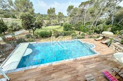 Villa - 220 m² - 7 pièces