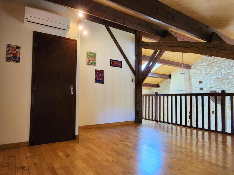 Maison en pierre - 195 m² - 6 pièces