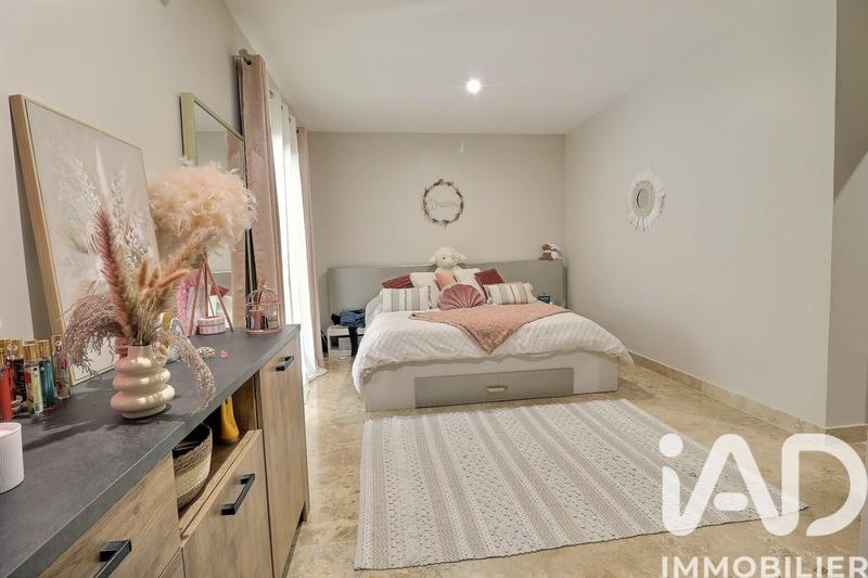 Maison - 200 m² - 7 pièces