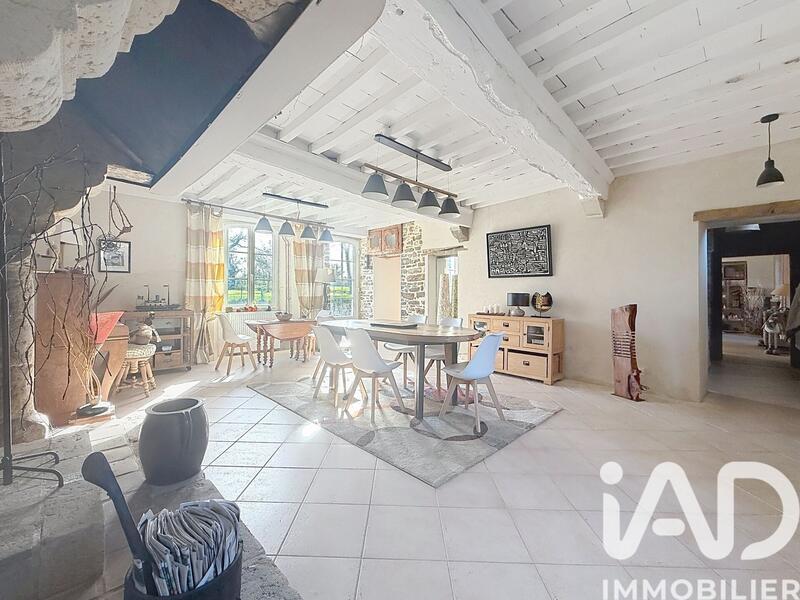 Maison - 247 m² - 10 pièces