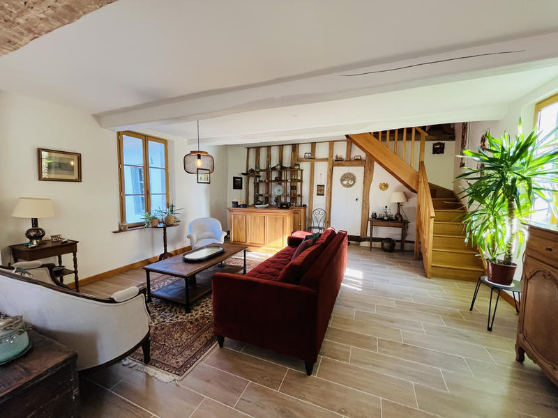 Maison - 235 m² - 8 pièces