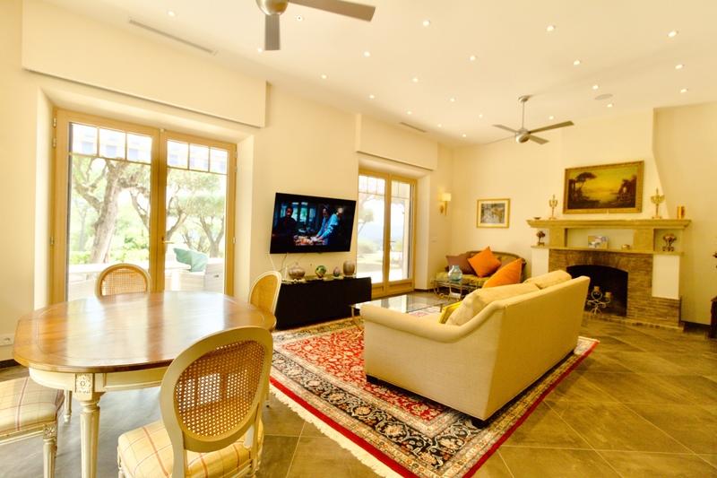 Villa - 440 m² - 9 pièces