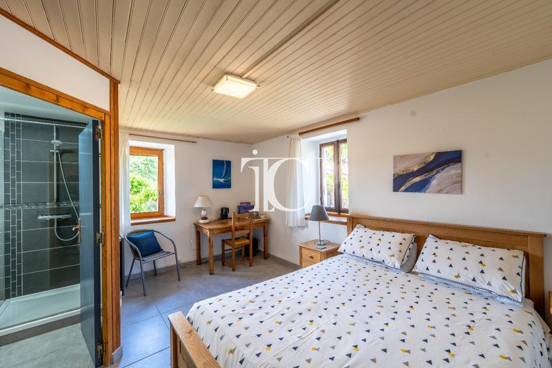 Maison - 300 m² - 12 pièces