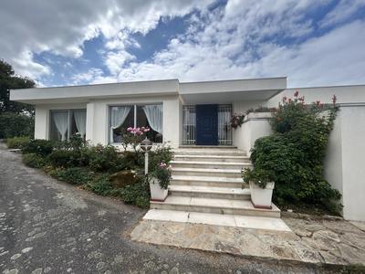 Maison - 196 m² - 8 pièces