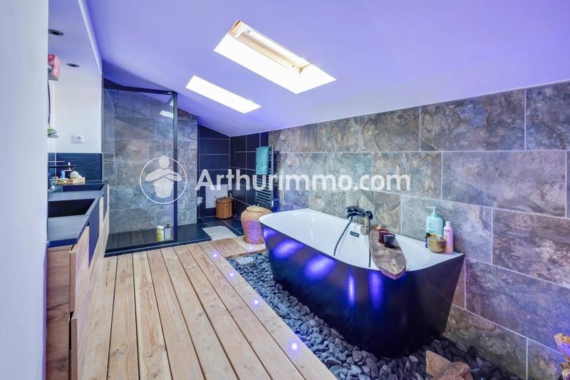 Maison - 244 m² - 7 pièces