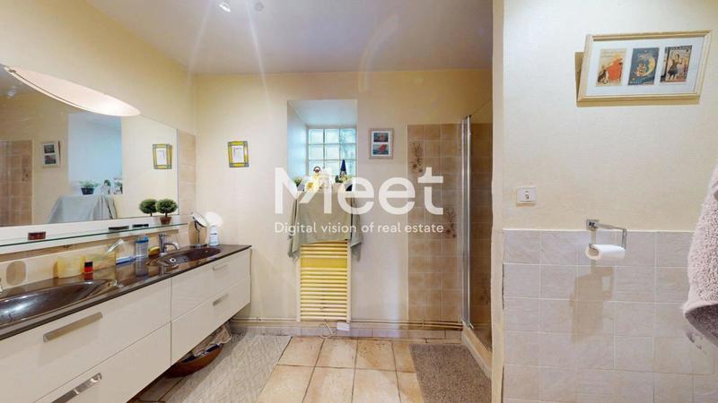 Propriété - 215 m² - 8 pièces