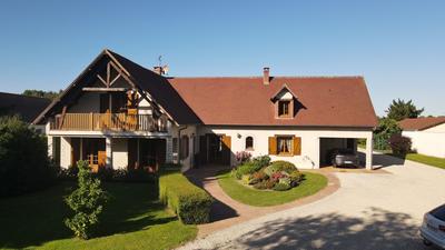 Maison - 260 m² - 8 pièces