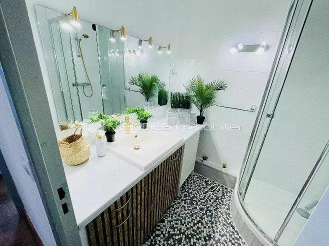 Appartement - 80 m² - 4 pièces