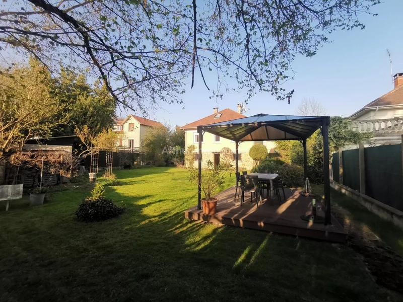 Maison - 90 m² - 4 pièces