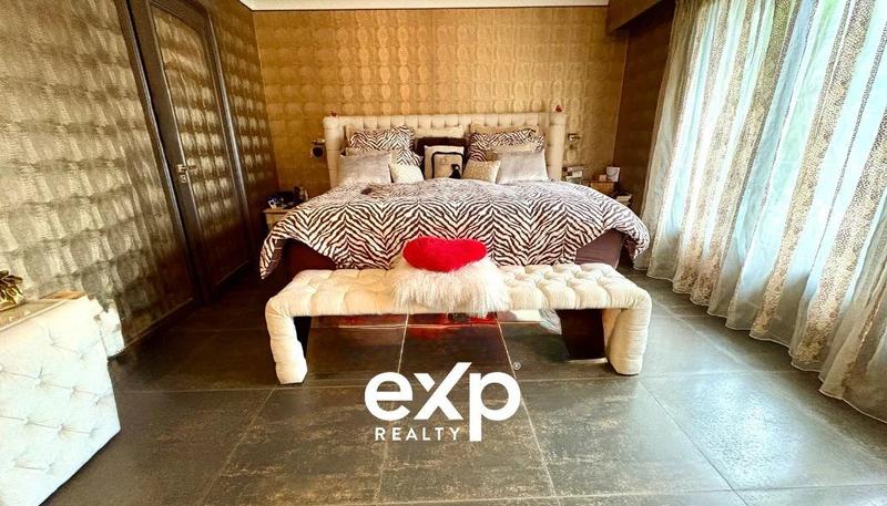 Maison - 230 m² - 7 pièces