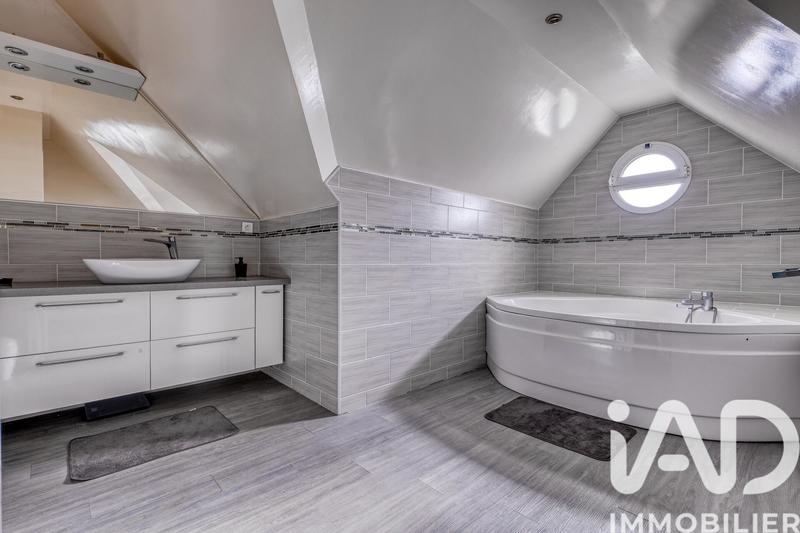 Maison - 136 m² - 6 pièces