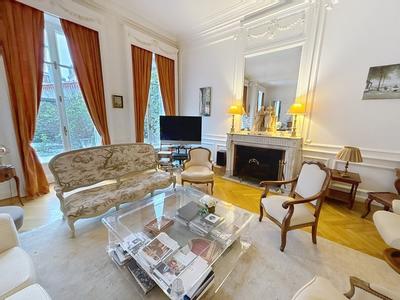 Appartement bourgeois - 257 m² - 6 pièces