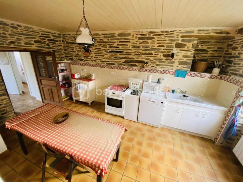 Maison en pierre - 1 638 m² - 10 pièces