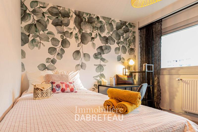 Appartement - 99 m² - 7 pièces