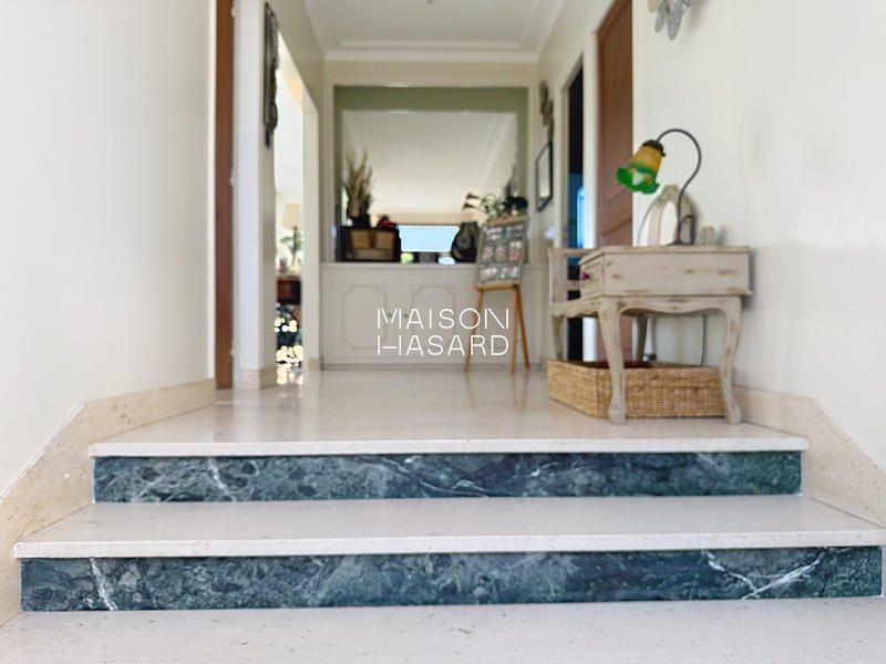 Maison traditionnelle - 188 m² - 7 pièces