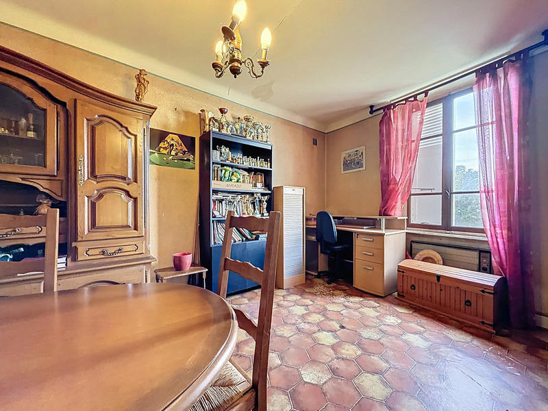 Maison - 238 m² - 10 pièces