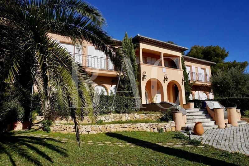 Villa - 750 m² - 10 pièces