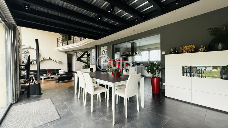 Pavillon - 215 m² - 7 pièces