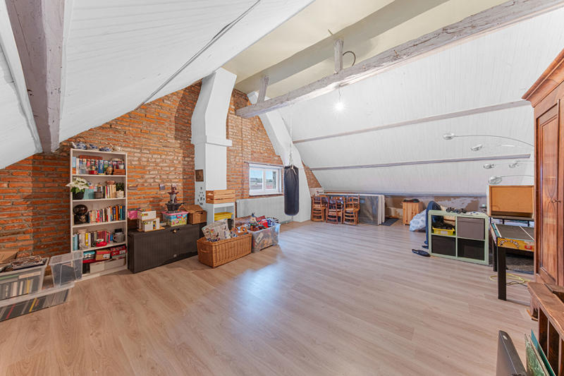 Maison - 235 m² - 9 pièces