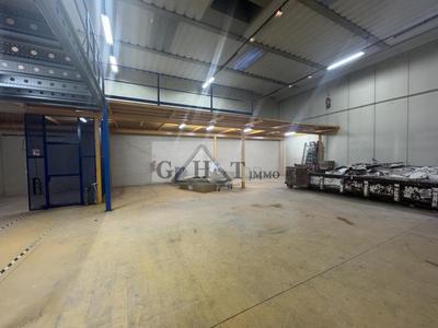 Entrepôt - 680 m²