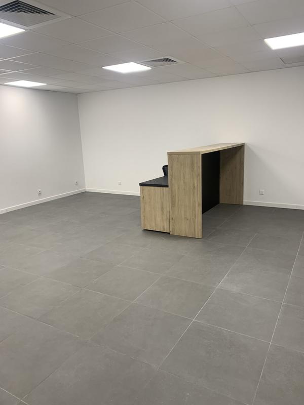 Local commercial - 151 m² - 5 pièces