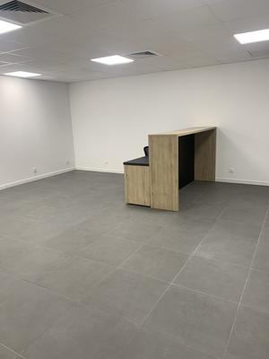 Local commercial - 151 m² - 5 pièces