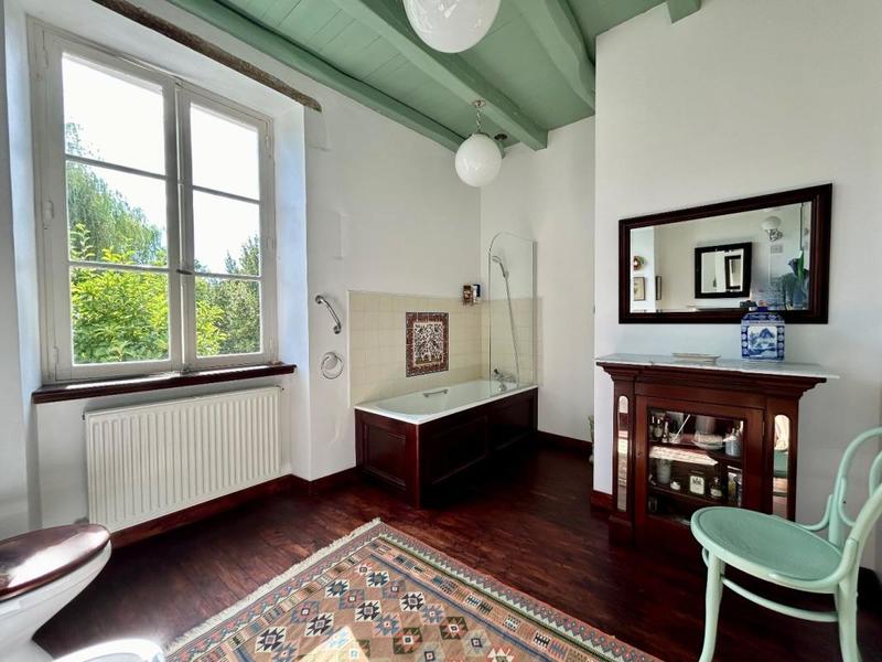 Maison - 204 m² - 9 pièces