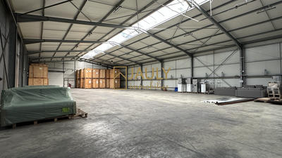 Entrepôt - 820 m²