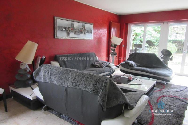 Propriété - 276 m² - 6 pièces