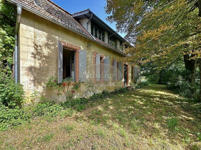 Maison - 260 m² - 9 pièces
