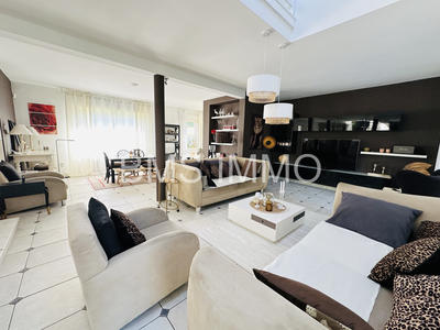 Maison - 230 m² - 6 pièces