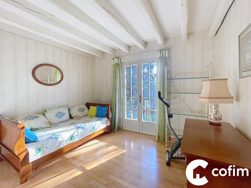 Maison traditionnelle - 150 m² - 8 pièces