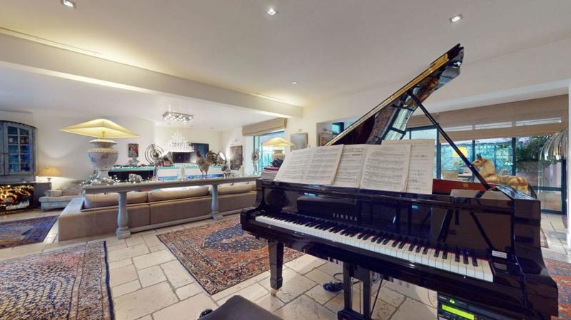 Propriété - 980 m²