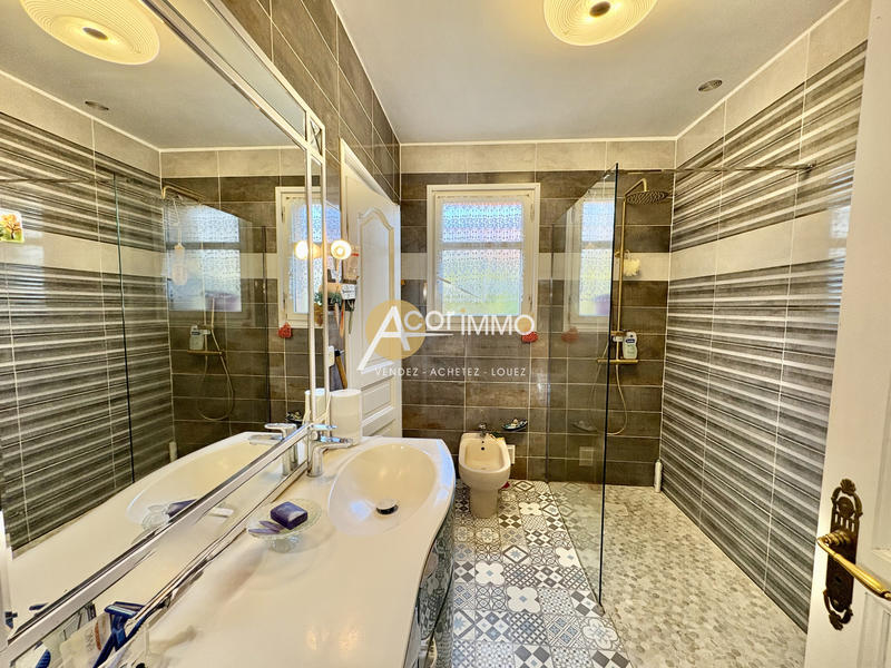 Maison - 170 m² - 6 pièces