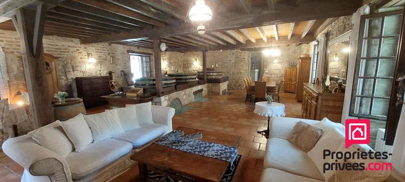 Moulin - 400 m² - 8 pièces