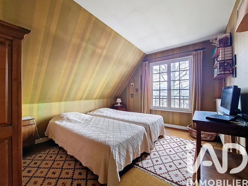 Maison - 213 m² - 8 pièces