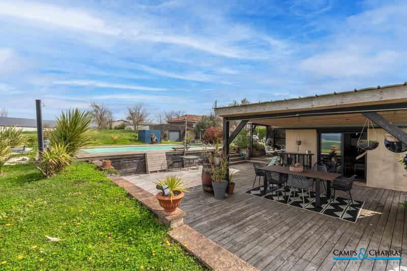 Maison - 211 m² - 7 pièces