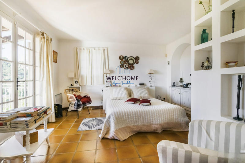 Maison - 242 m² - 10 pièces