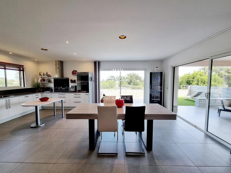 Villa - 215 m² - 9 pièces