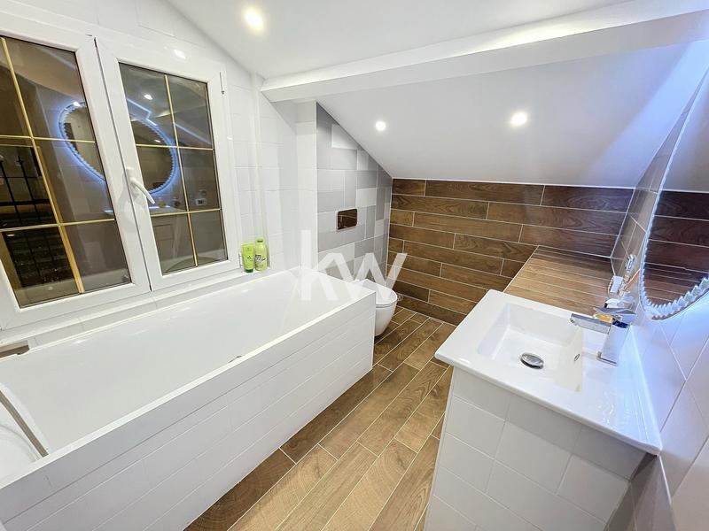 Maison - 274 m² - 10 pièces