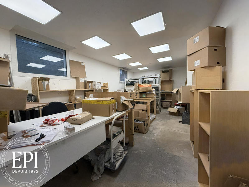 Local commercial - 588 m²