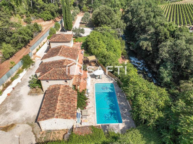 Maison - 220 m² - 8 pièces