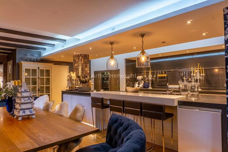 Maison - 650 m² - 11 pièces