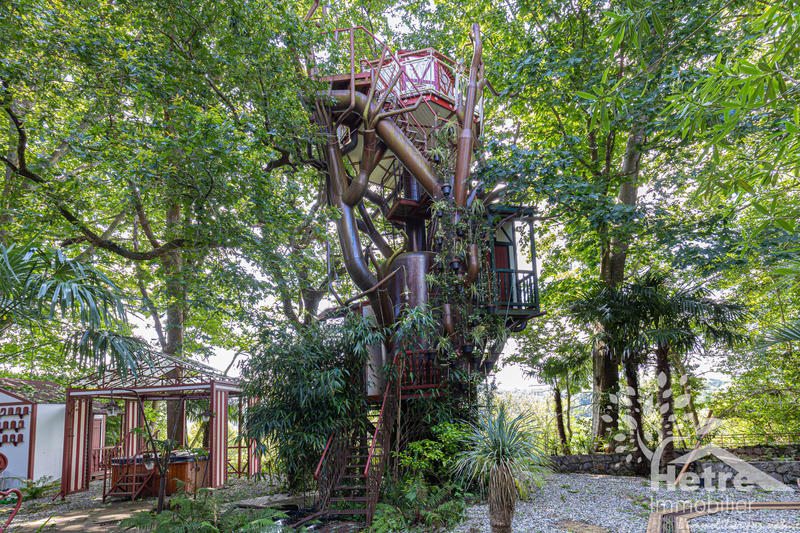 Propriété - 641 m² - 12 pièces