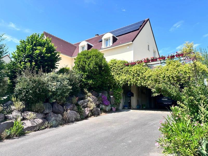 Maison - 275 m² - 9 pièces